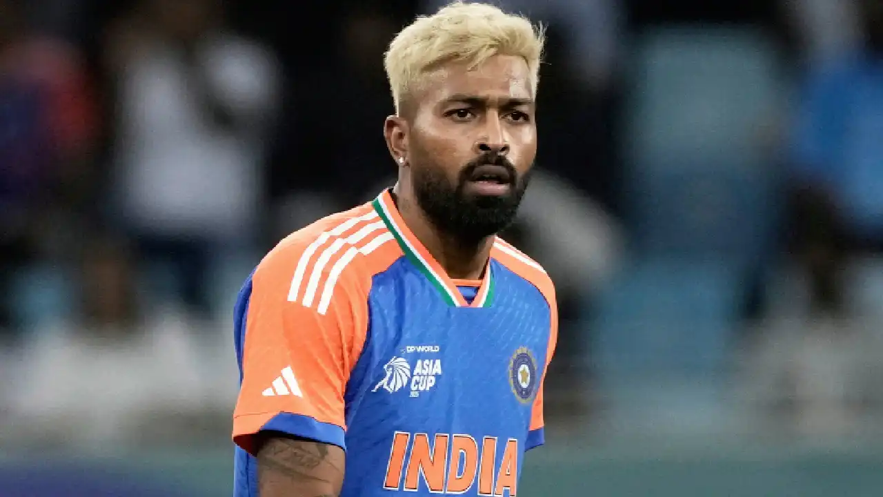 Hardik Pandya's Shot Hits Teammate's Knee